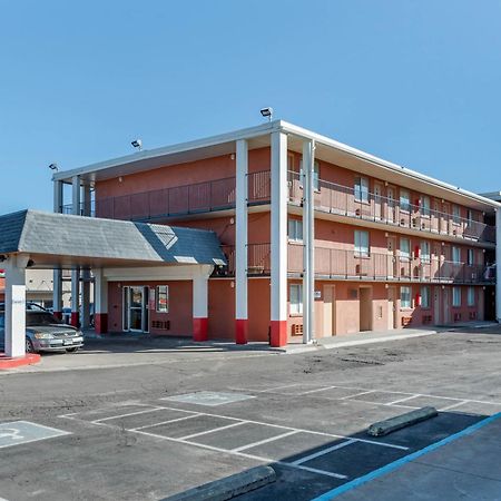 Pueblo Inn Extérieur photo